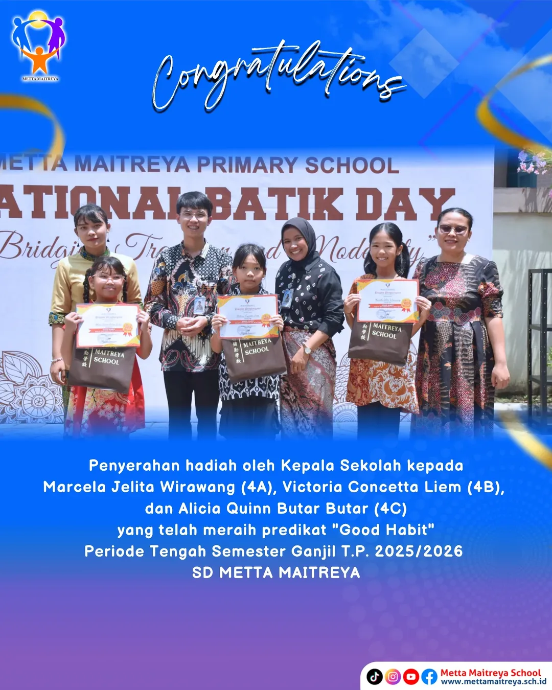 Penyerahan hadiah oleh Kepala Sekolah yang telah meraih predikat Good Habit Periode Tengah Semester Ganjil T.P. 2025-2026 Kelas 4